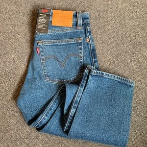 NWT Levi wedgie size 25